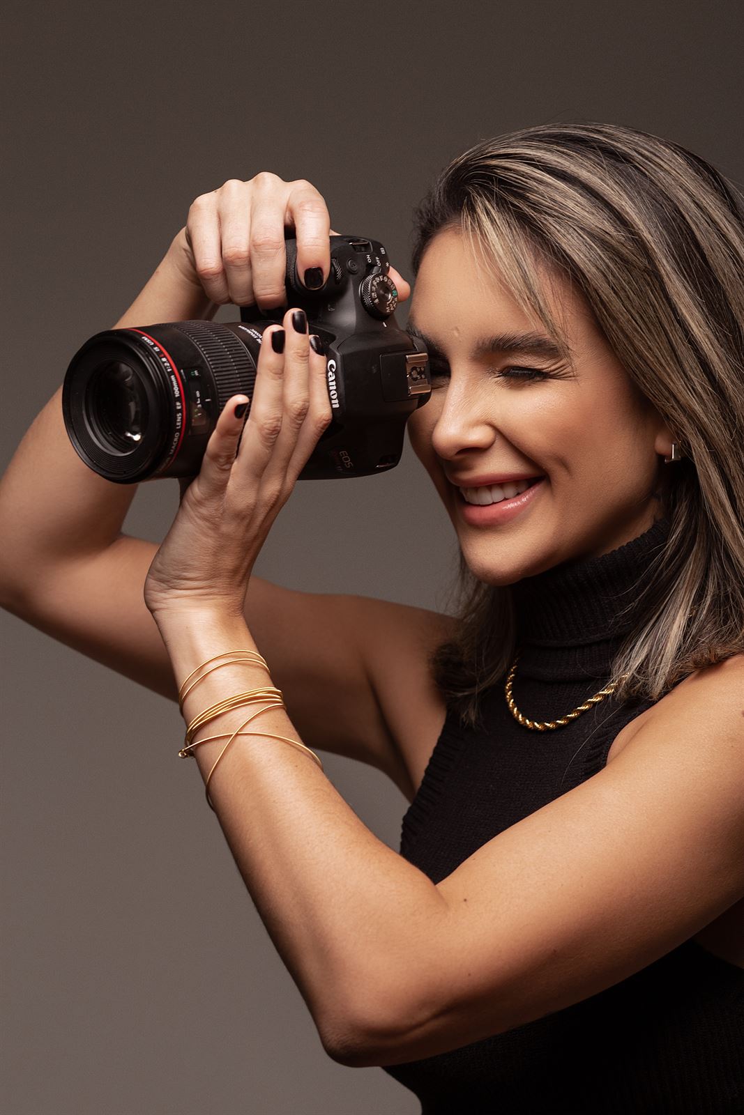 Dra. Fernanda Faralhe em atendimento personalizado na Clínica Faralhe